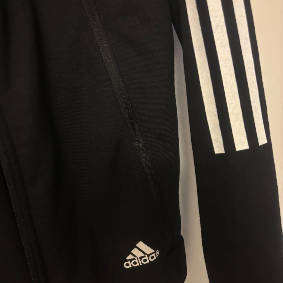 Svart vindjacka från Adidas S - 2