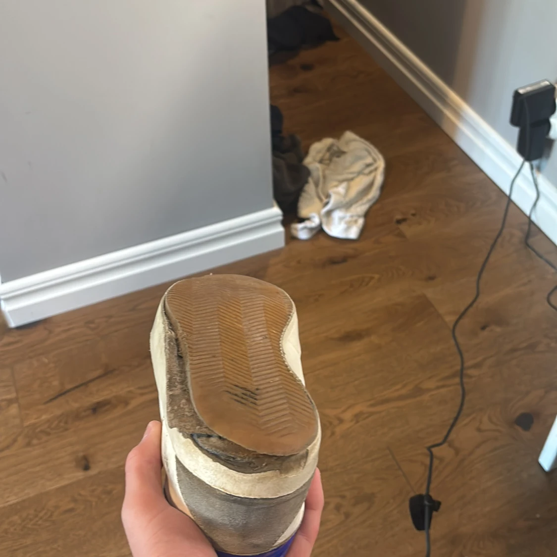 Golden Goose vita sneakers med blå detalj - 3