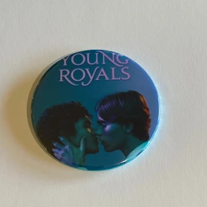 Young Royals pins - Pins med Young Royals.
