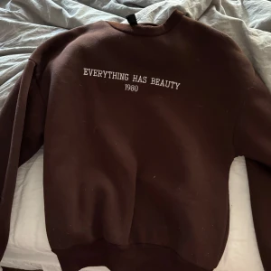 Brun sweatshirt - Mörkbrun sweatshirt från SHEIN