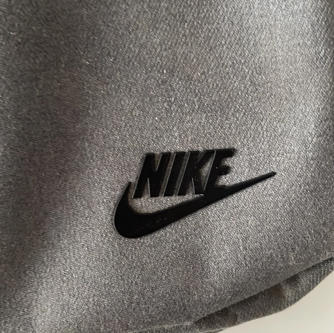 Grå axelväska från Nike - 2