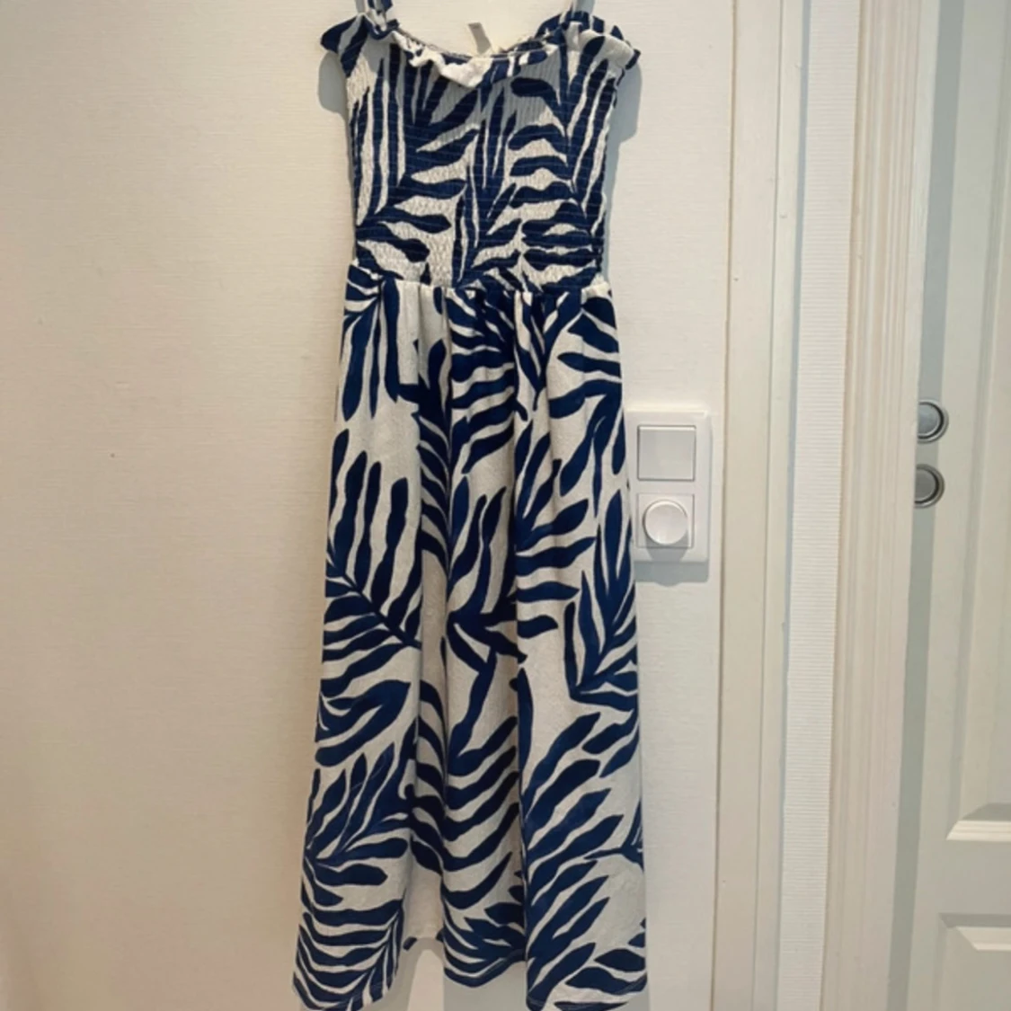 Blåvit långklänning från H&M