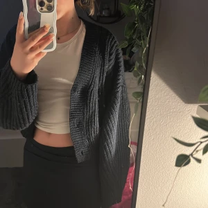 Navy stickad kofta💗 - Jättemysig stickad kofta i Navy💗