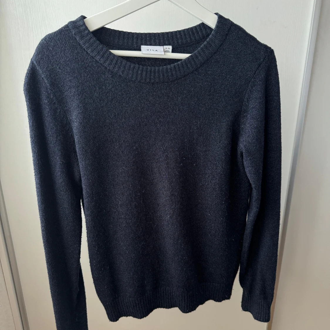 Mörkgrå stickad tröja från Vila