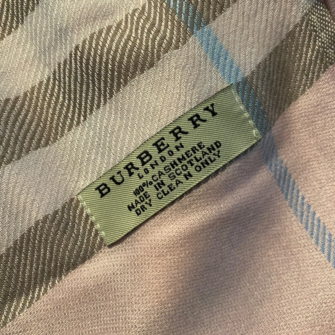 Rutig rosa sjal från Burberry - 2