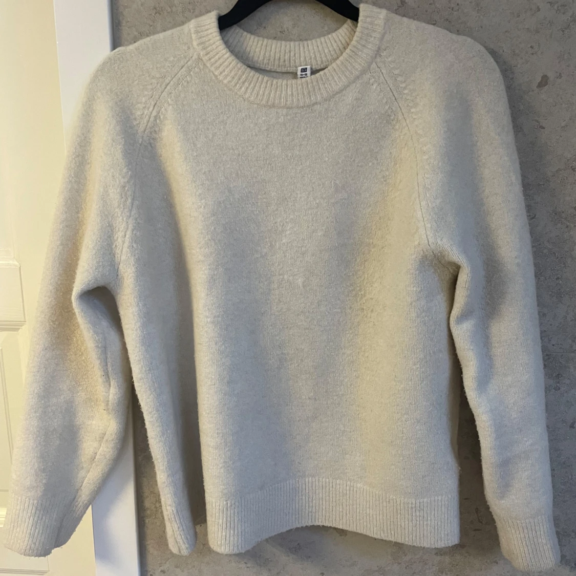 Krämvit stickad tröja