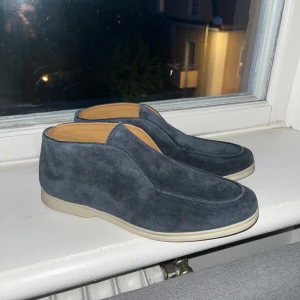 Loafers - Ett par höga loafers, underbart skick. Endast testade, impregnerade. Från cerrutti 1881. Passar 42/42,5. Nypris på ca 3400. Hör av er vid funderingar!