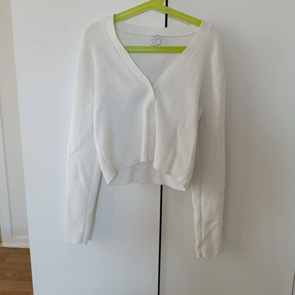 Vit ribbad kofta från Lindex