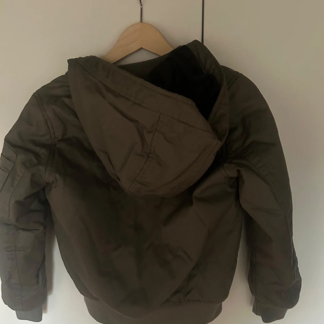 Olivgrön bomberjacka från L8G Denim - 1