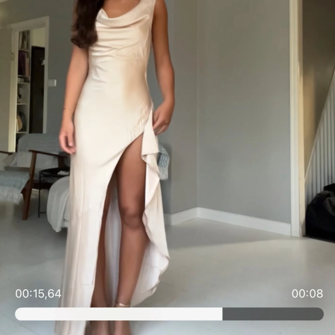 Champagnefärgad balklänning