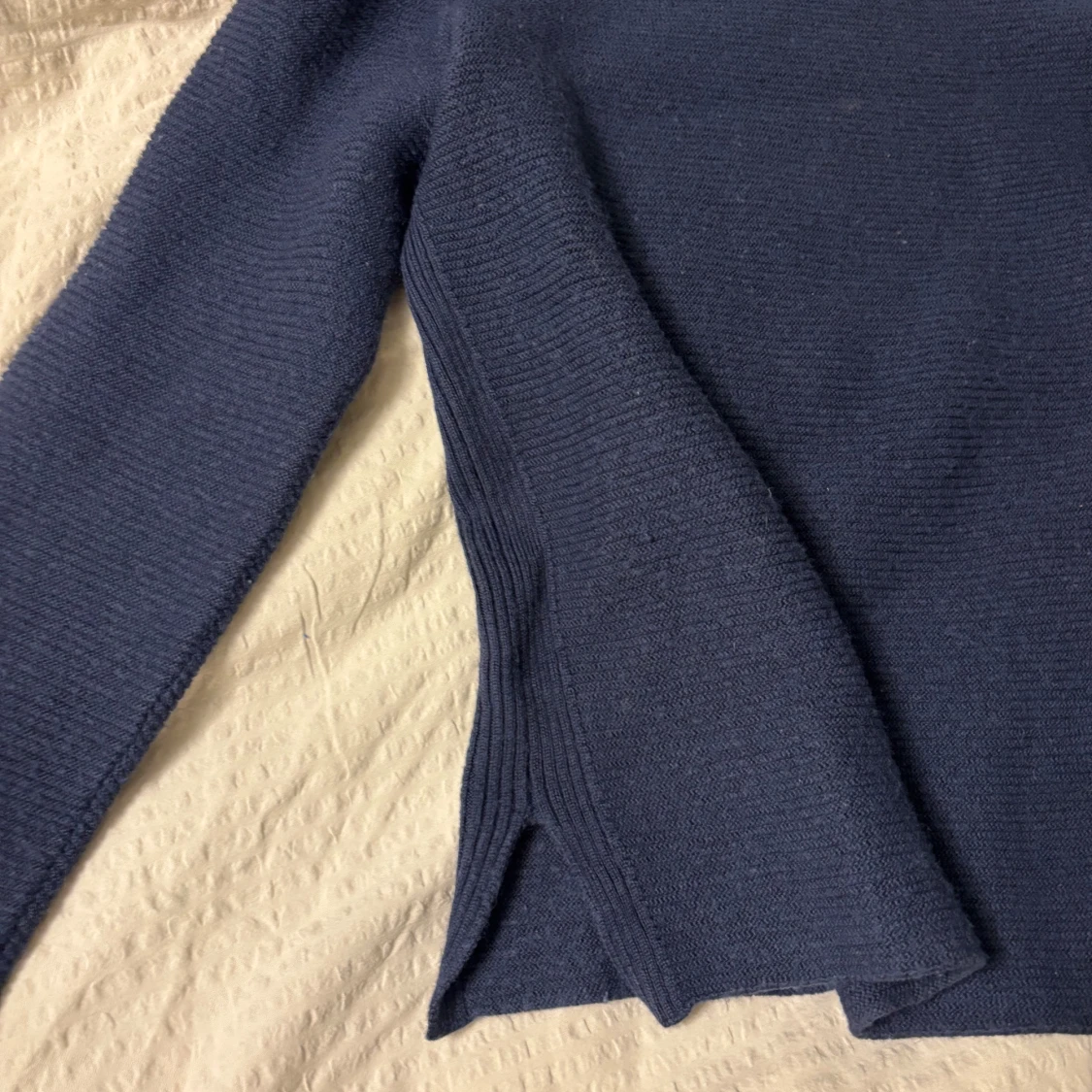 Mörkblå tröja - 1