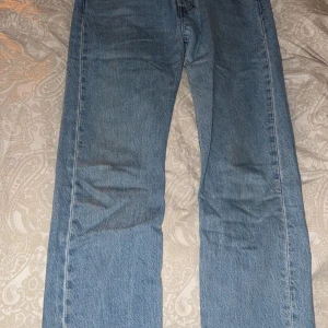 Levis jeans  - Använda fåtal gånger. Bra skick. Storlek W29 L32. 
