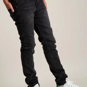 Svarta Levis 512 jeans - Svarta Levis 512 jeans med en slim passform. De har klassiska fem fickor och en dragkedja. Perfekta för en stilren look.