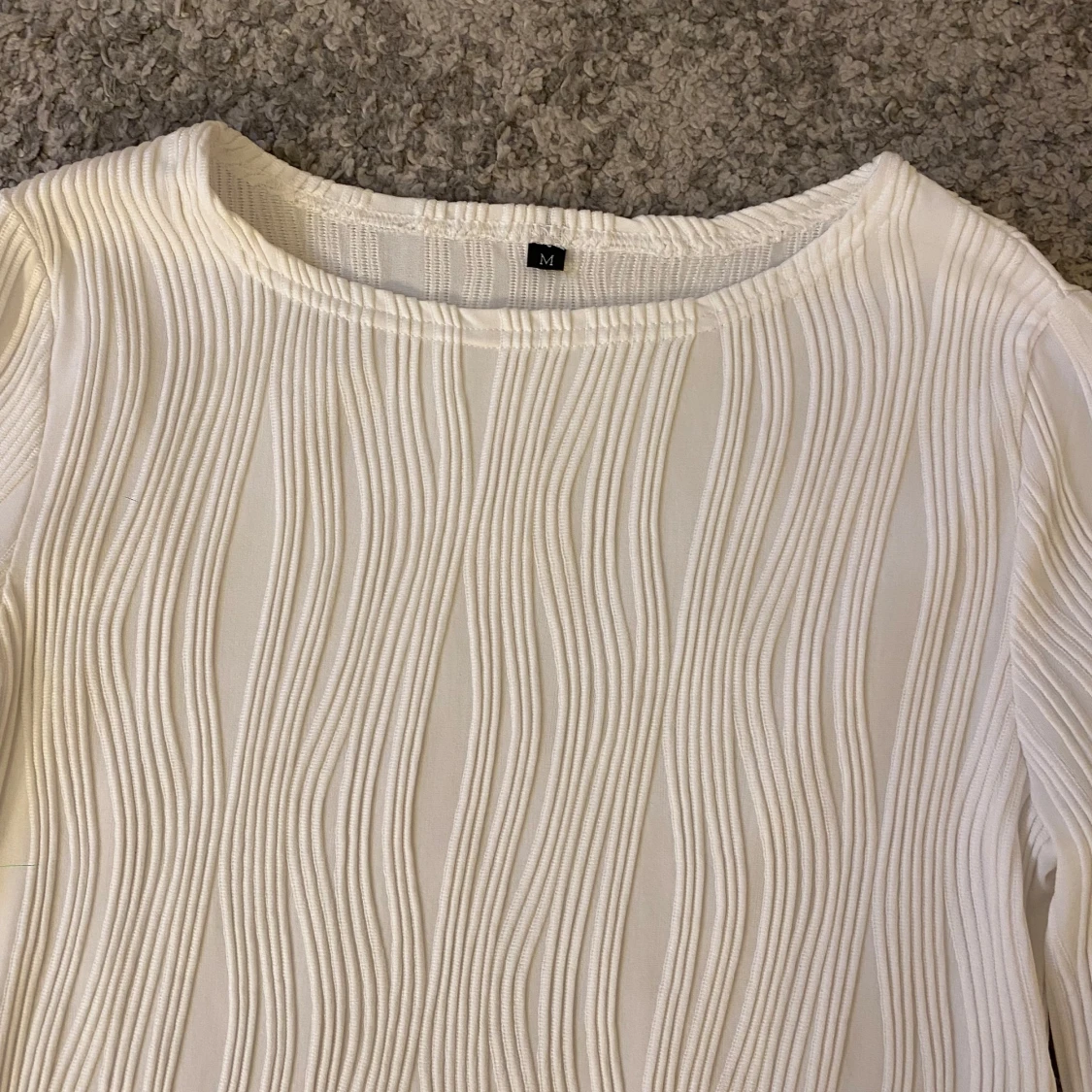 Vit långärmad topp med textur - 1