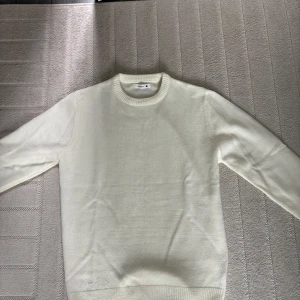 Vit stickad tröja - Stickad vit tröja i bra skick 