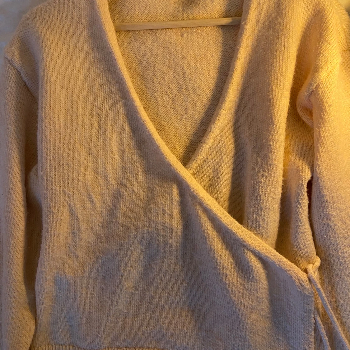 Finstickad omlottkofta