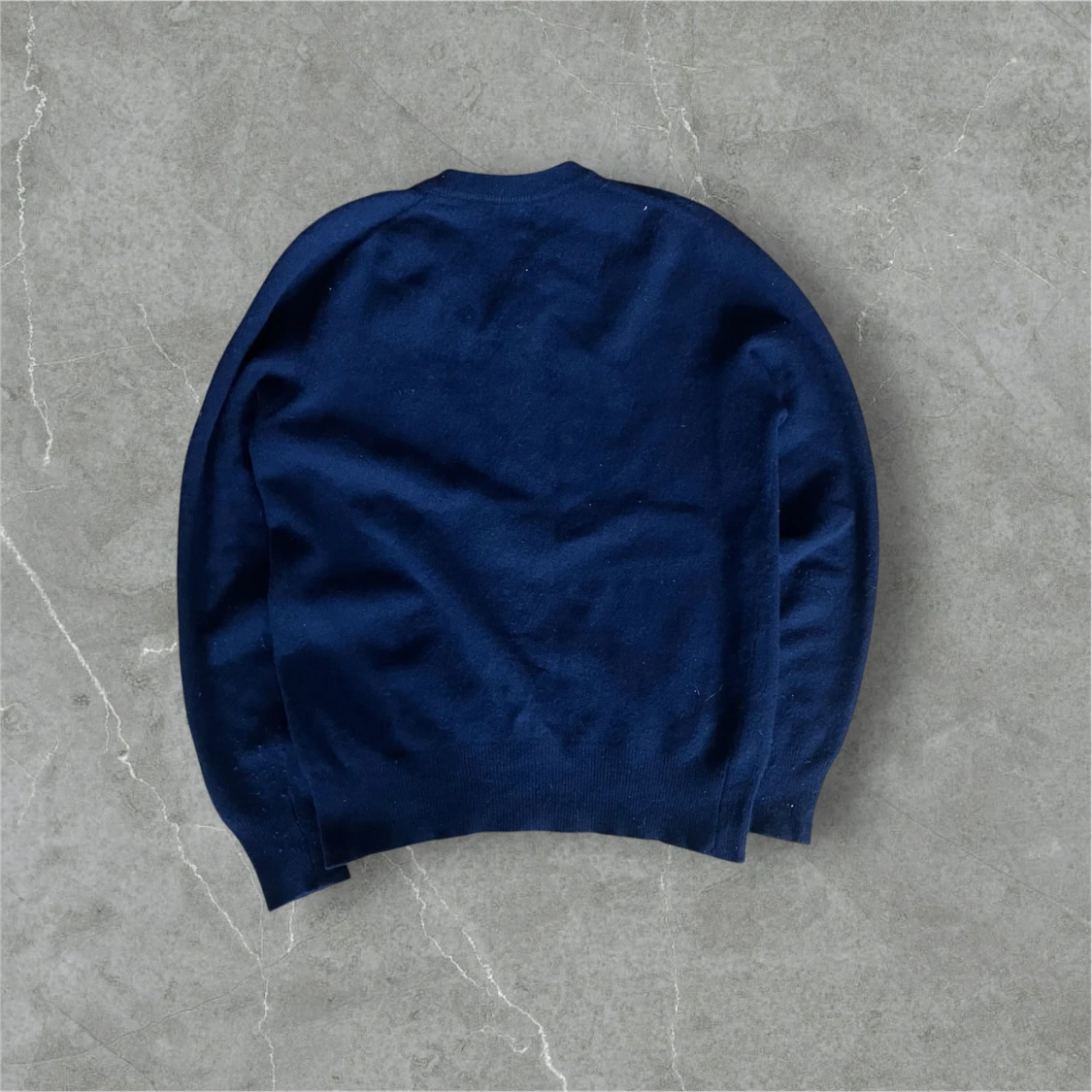 Mörkblå v-ringad tröja från Woolrich - 1