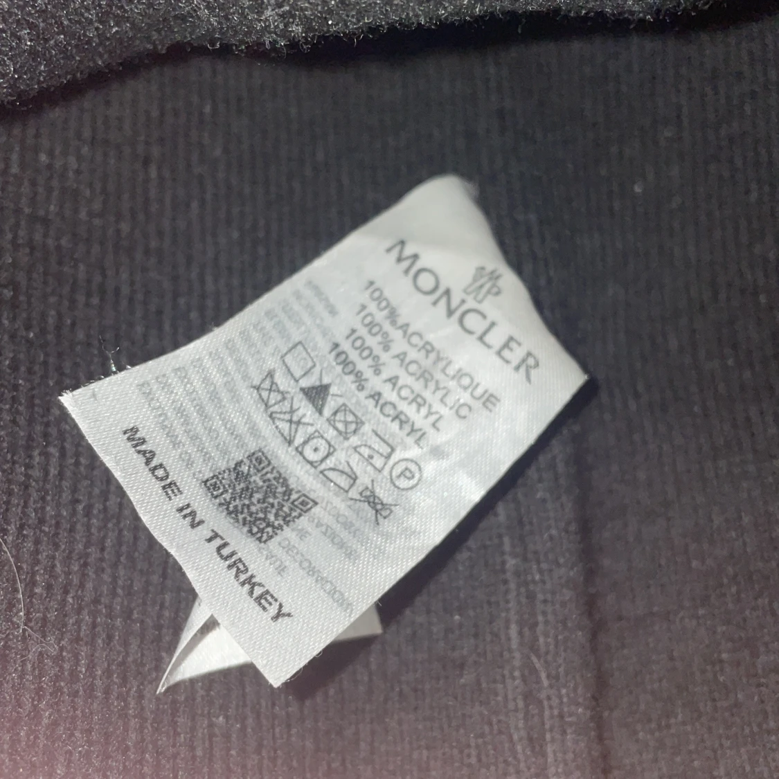 Svart mössa från Moncler - 2