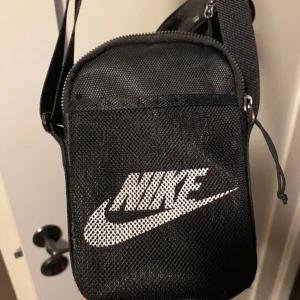 Becknar väska - Nike, FILA, Vans - Du får alla för 150, och en för 70kr