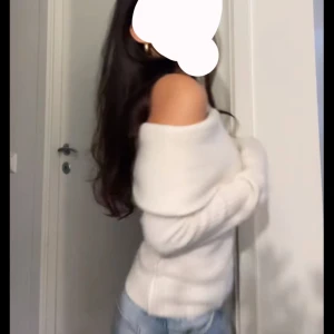 off shoulder - en sticka o mysig offshoulder tröja som aldrig används💕