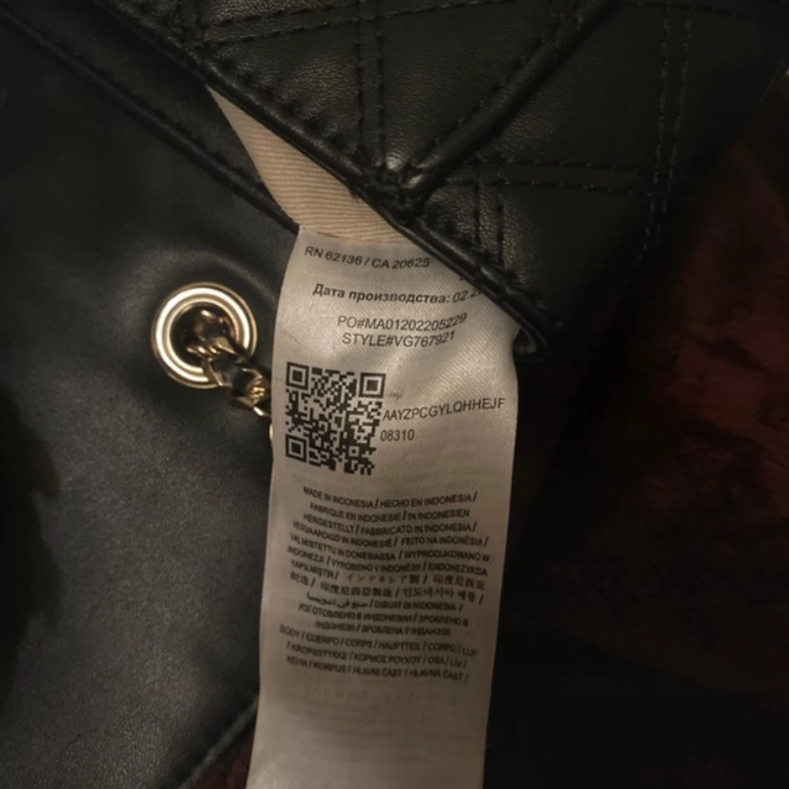 Svart axelväska från Guess - 4