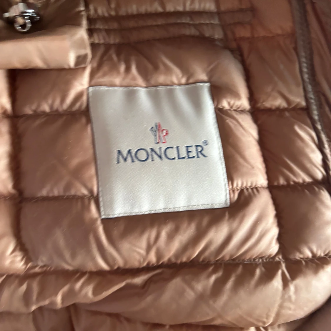Beige dunjacka från Moncler - 3