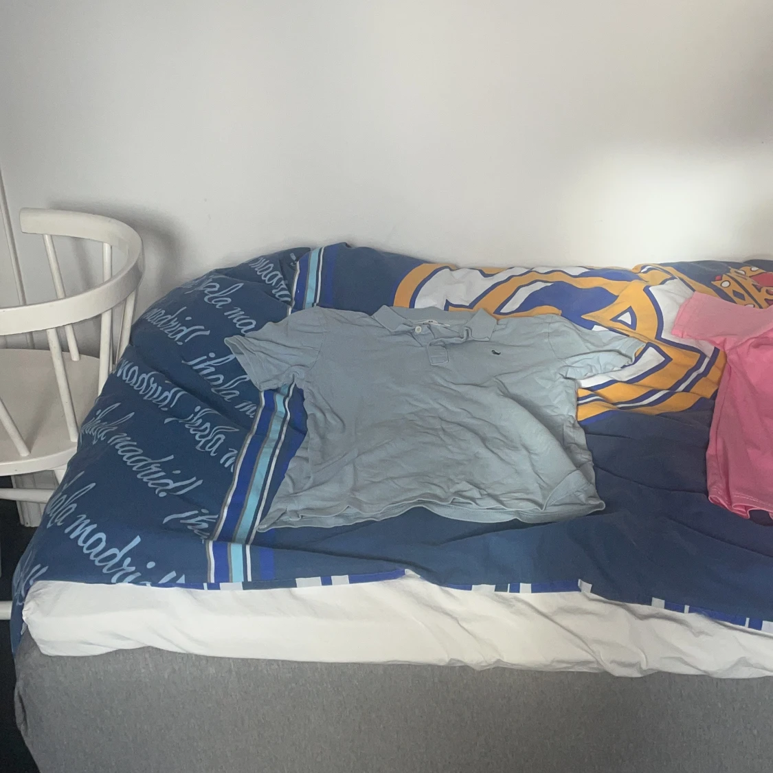 Ljusblå pikétröja med broderad logga - 3