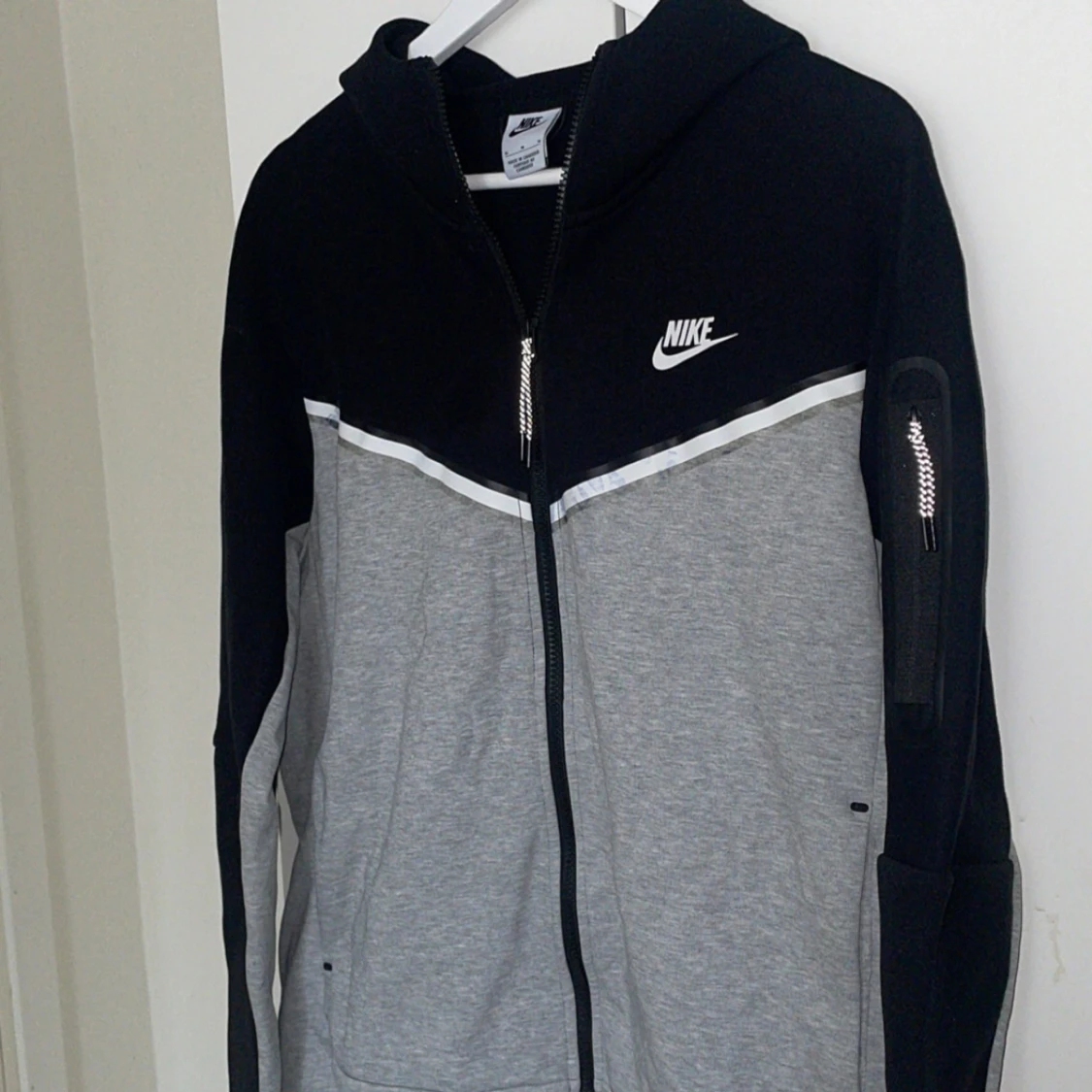 Nike Tech Fleece - 1