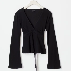 Gina blus  - Säljer nu denna fina blusen från Gina som är helt oanvänd💗Ny skick💞 Skriv vid funderingar 