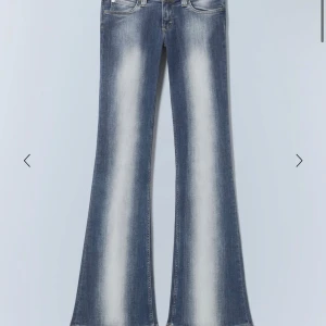 Slutsålda weekday jeans - Säljer oanvända jeans från weekday,Endast testade. Prislappen sitter kvar! Lägg prisförslag så accepterar jag💕