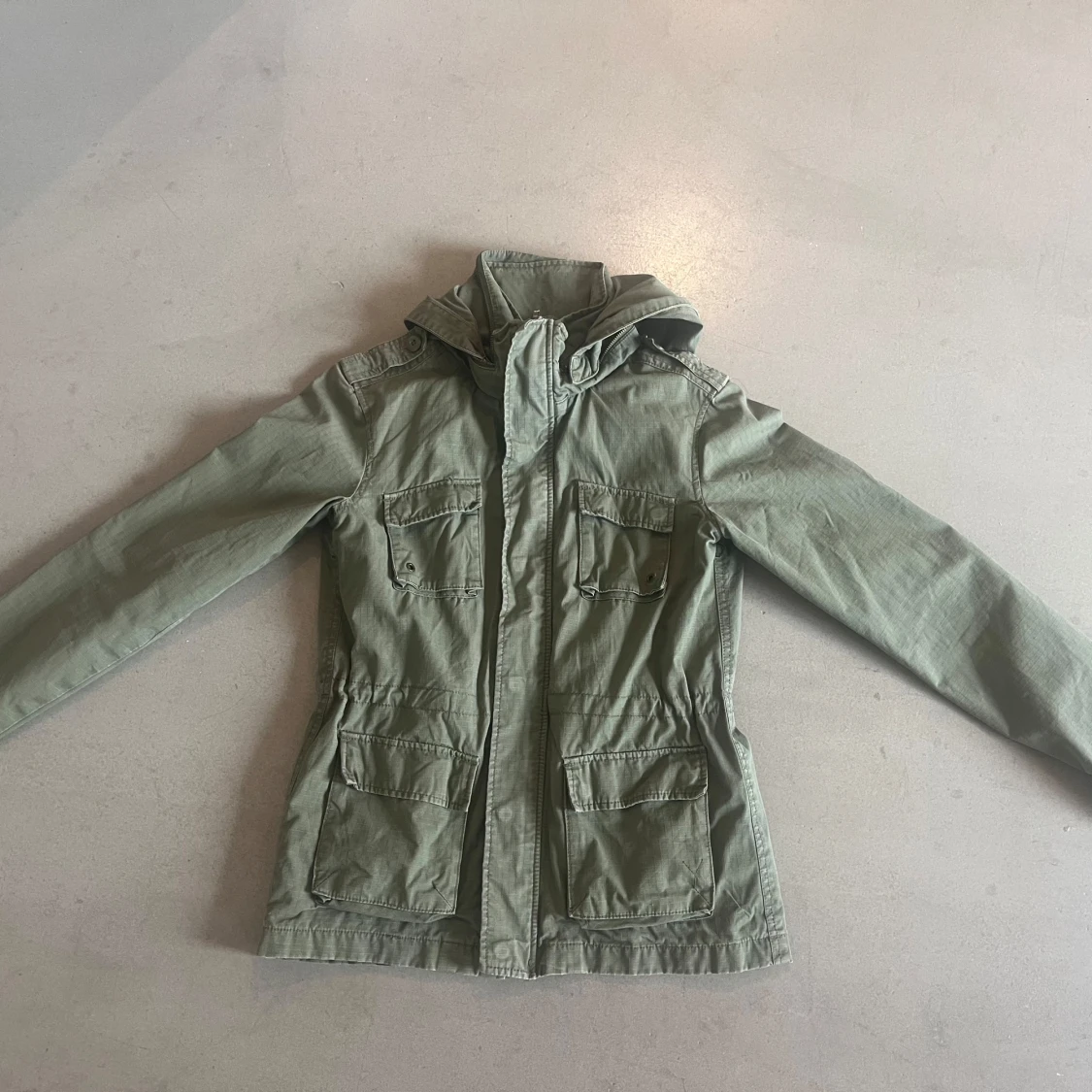 Grön parkajacka militär