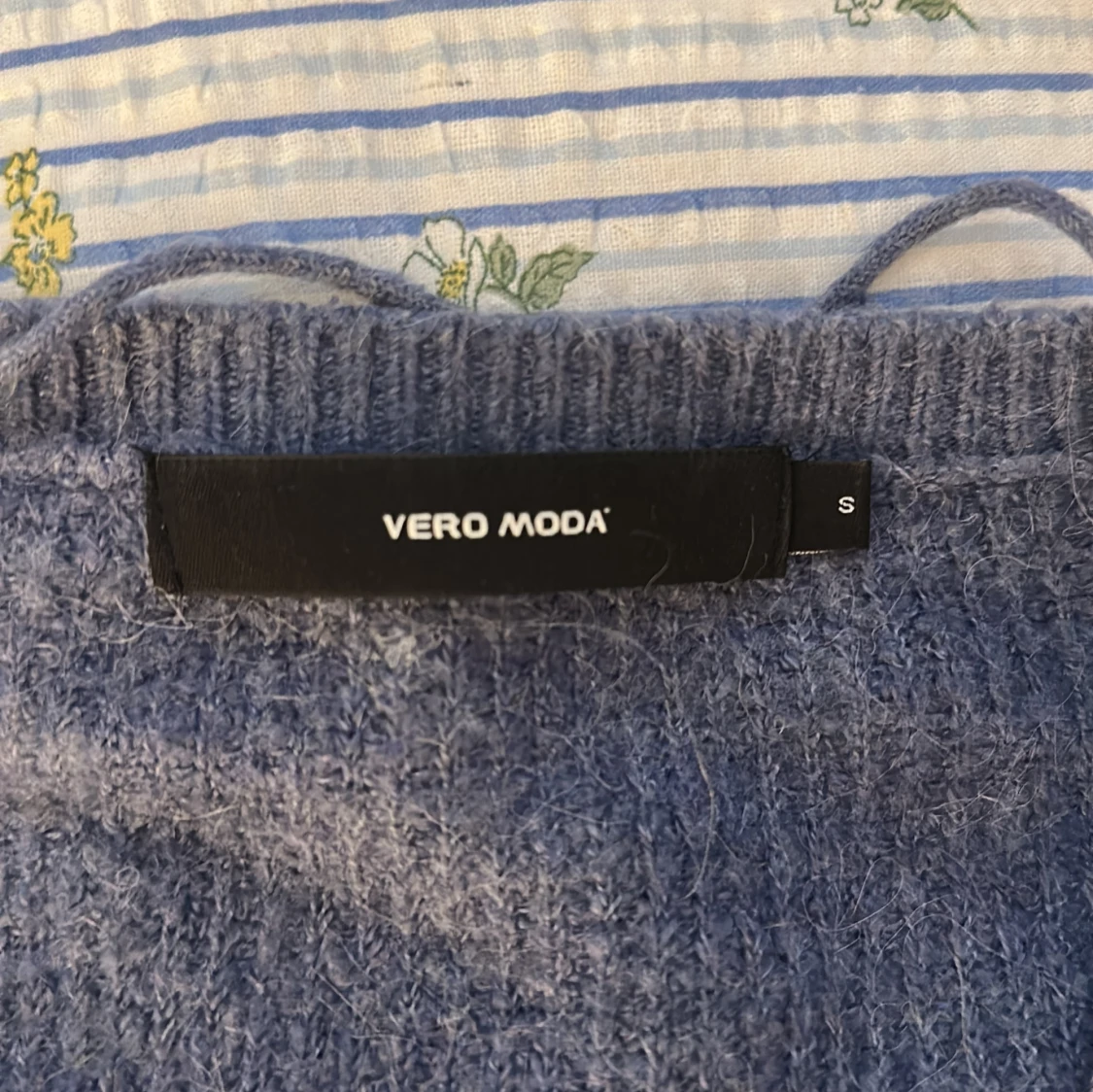 Blå stickad tröja från Vero Moda - 2