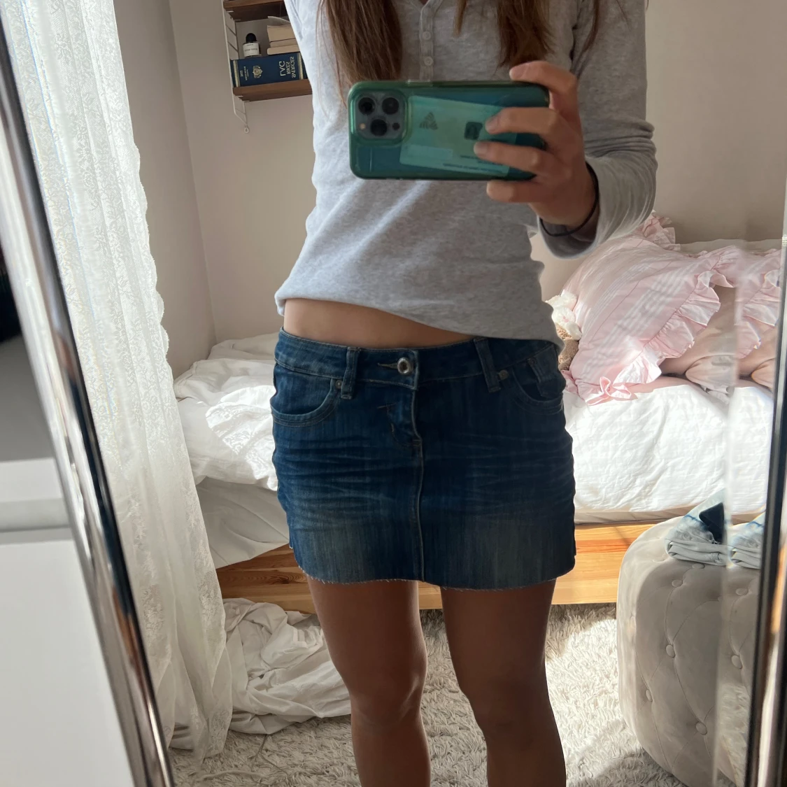 Lågmidjad jeanskjol