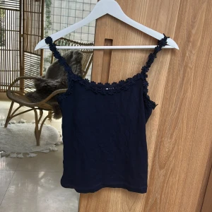 Mörkblå linnetopp - Otherstories topp!!