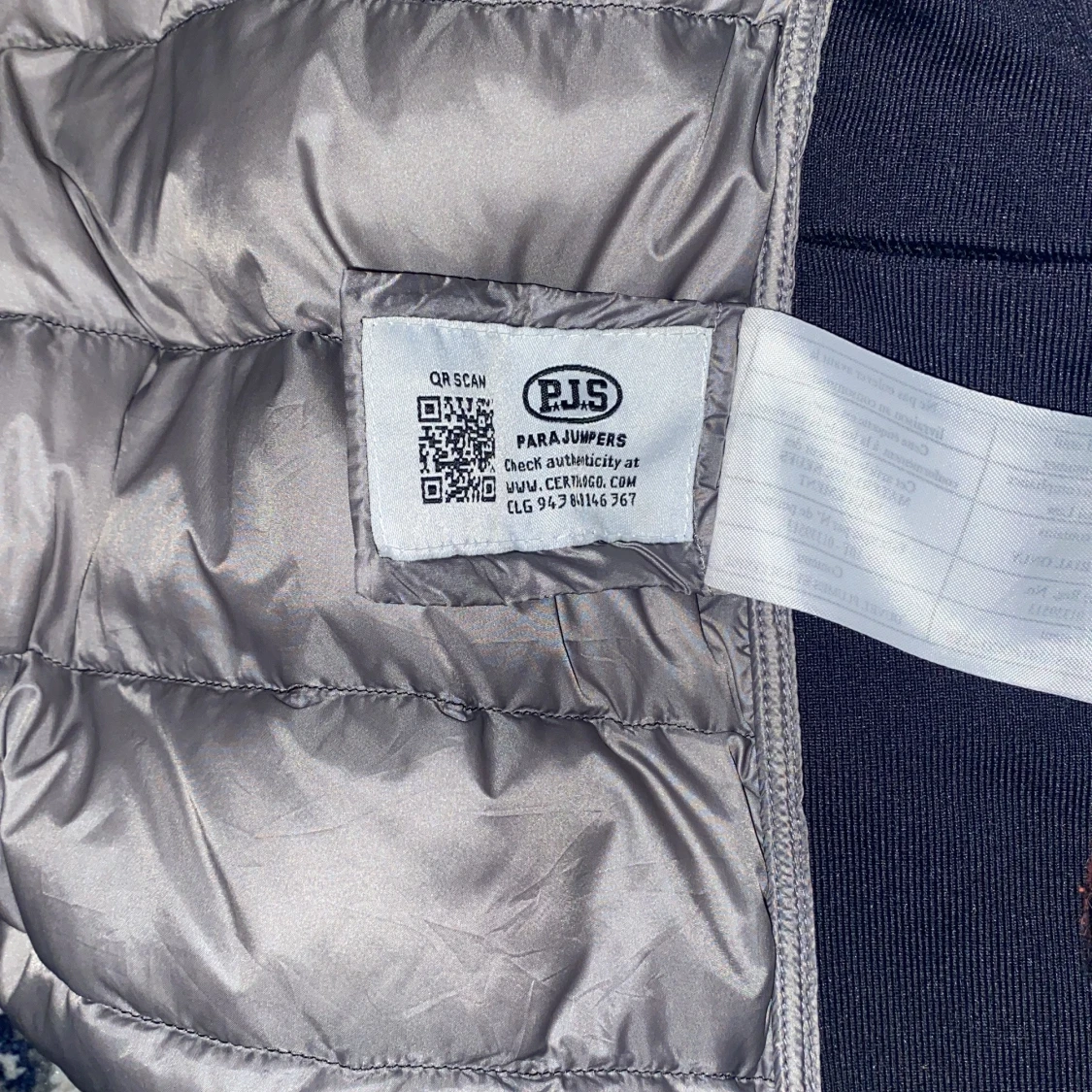 Svart dunväst från Parajumpers - 3