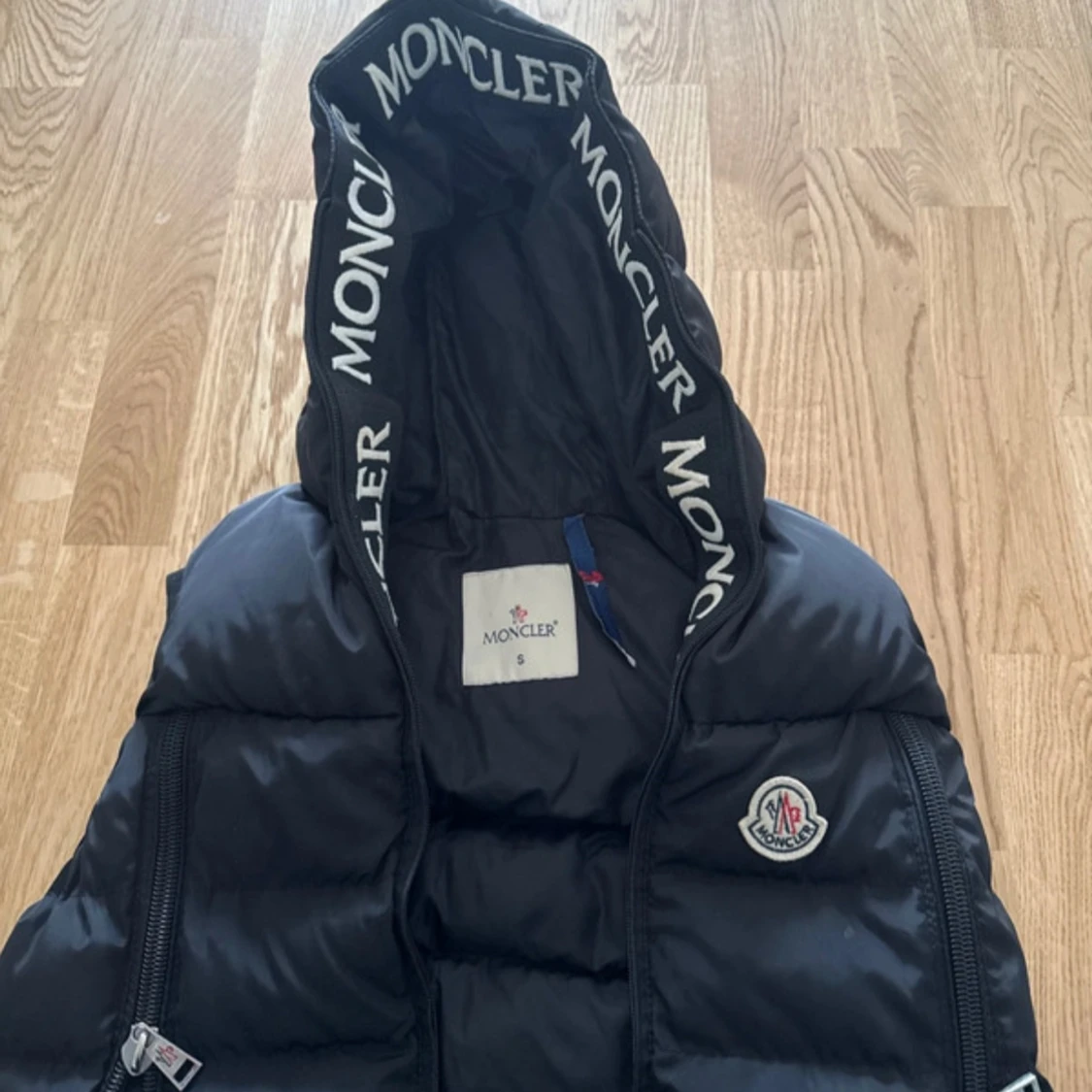 Svart dunväst från Moncler - 1