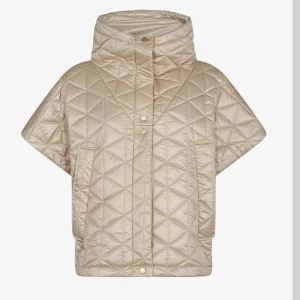 Väst Copenhagen Muse - Säljer min så snygga väst från Copenhagen Muse i bra skick! Så fin och skön! 🥰 skriv för fler bilder! 