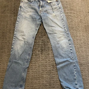 Blå jeans från Mc Gordon - Säljer ett par klassiska blå jeans från Mc Gordon. 