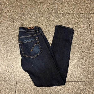 Dondup jeans  - Säljer dessa riktigt snygga dondup jeans i ny skick, knappt använd. Nypris ligger runt 3000kr. Säljer för 950. Storlek w32