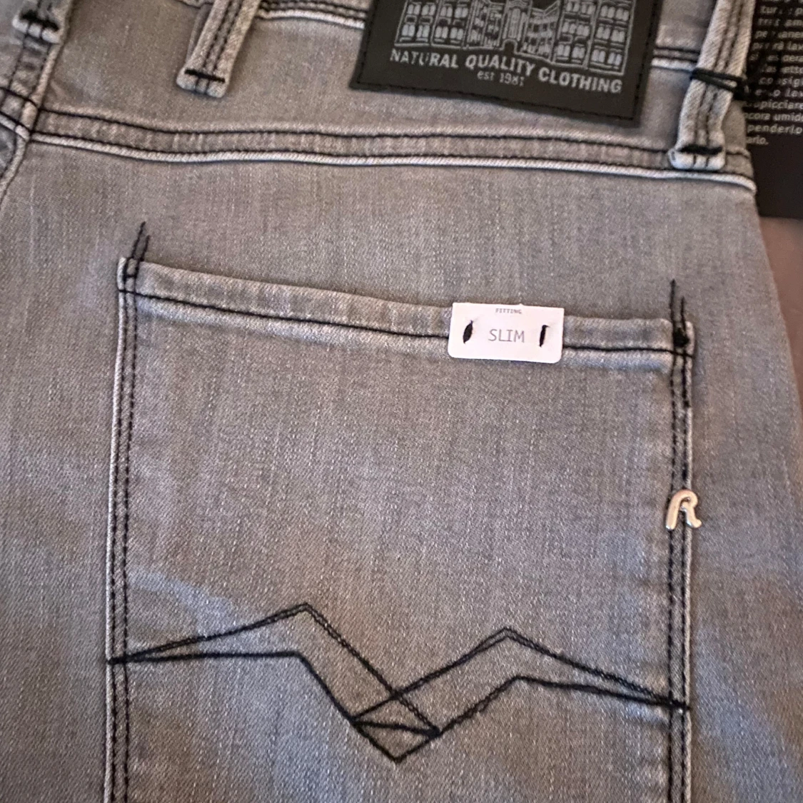 Grå jeans från Replay - 4