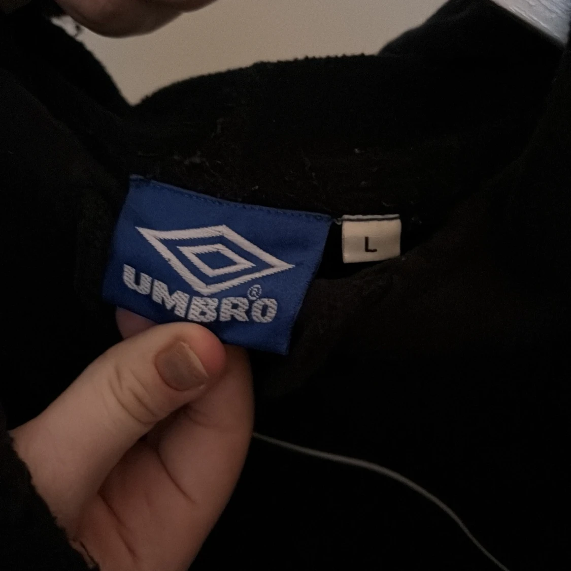 Svart hoodie från Umbro - 2