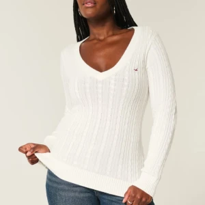 SÖKER!!  Vit kabelstickad tröja Hollister - SÖKER DENNA VITA KOFTA I STRLK XS, villig att betala nypris för den