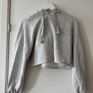 Cropped hoodie - Knappt använd, som ny.
