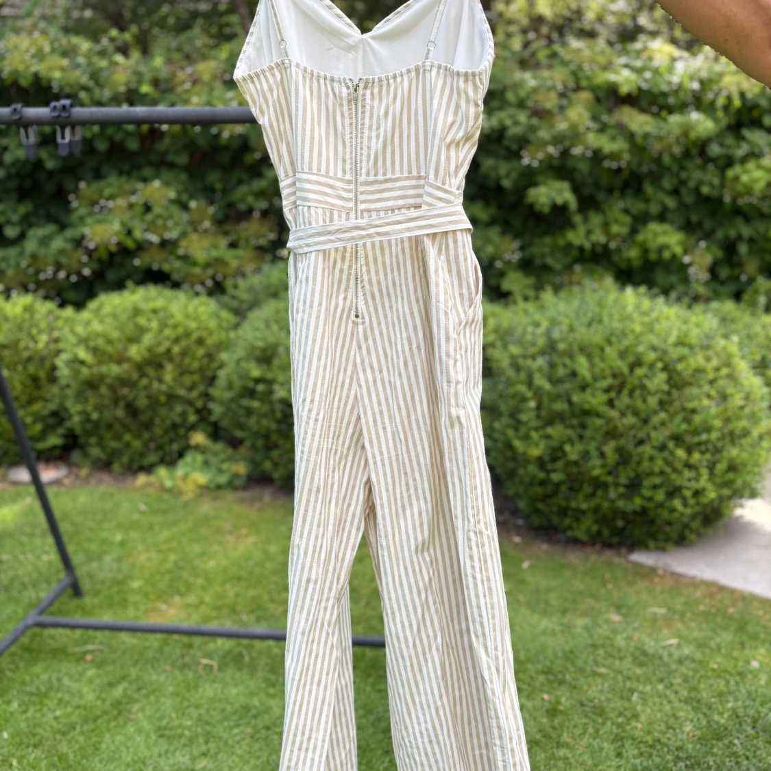 Randig byxdress från TIC:TOC, beige/vit - 1