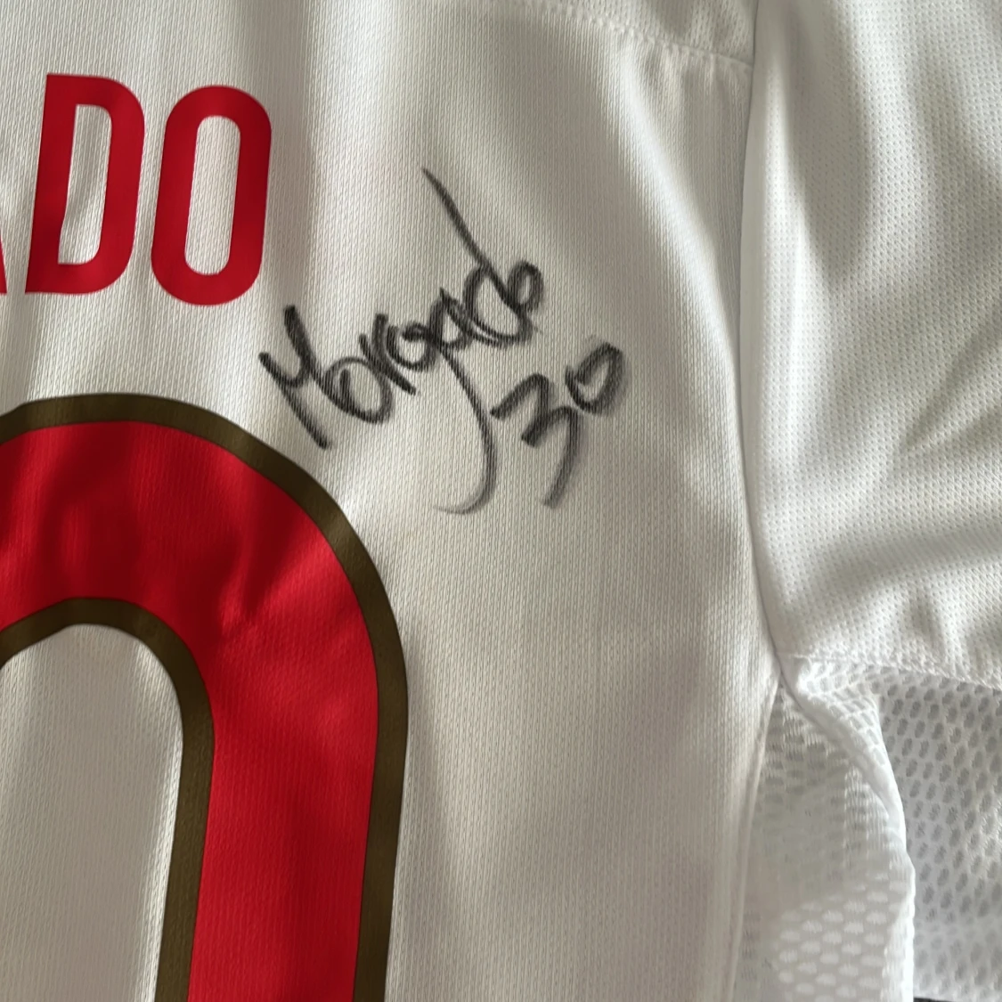 Degerfors match bärd tröja! Med morgados signatur som ni ser på bild 5 storlek M - 3