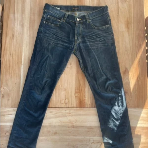 Nudie jeans 32 - 👖Nudie Jeans 👖  💰Pris ; 300kr 💸.             🙌Jättebra skick🌟 🚀Har du frågor hör av dig !🚀
