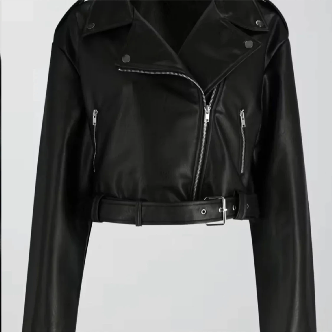 Svart croppad skinnjacka med bälte - 1