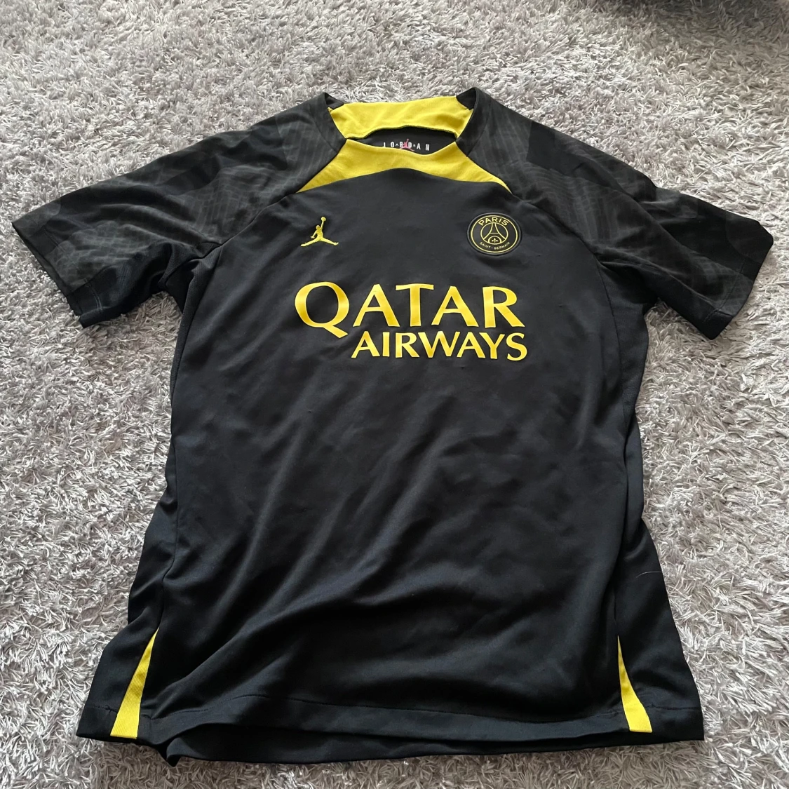 PSG x Jordan svart/gul fotbollströja M