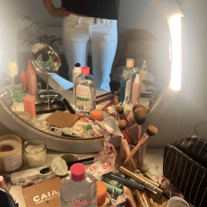 Lowaist jeans  - Säljer ett par vita lager 157 jeans som är i storlek s/tall köpta för 400 knappt använda 