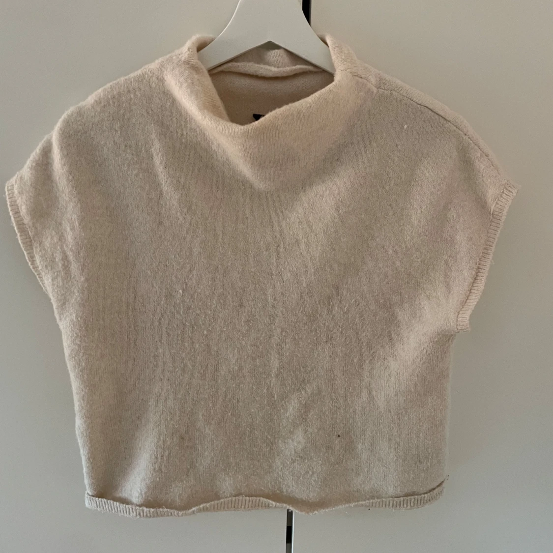 Beige stickad ärmlös tröja Lindex - 1